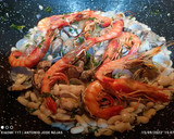 Foto del paso 6 de la receta: Judías del ganchet con almejas japonesas y gambas rojas