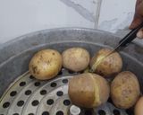Foto langkah ke 2 dari resep Baked Potato Broccoli.