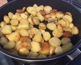 Une image de l'étape 5 de Pommes de terre rôties aux cèpes ail persil et graisse de canard.