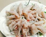 Hình bước làm 7 của món Chân gà rút xương trộn lá chanh