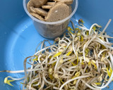 Foto langkah ke 1 dari resep Kwetiau Goreng Telur Bakso.