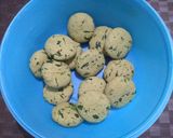 A picture of step 2 of Bajra methi poori.