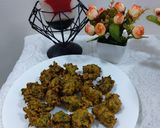A picture of step 4 of Potato and onion and spinach pakora.