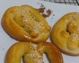 Foto langkah ke 7 dari resep Pretzel Cinnamon Wijen No Mixer!.