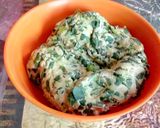 A picture of step 1 of Spring onion paratha.