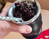 Foto del paso 2 de la receta: Infusión de Hibiscus 🌺 con canela, clavo y limón 🌺