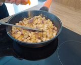 Foto del paso 3 de la receta: Boniato relleno de pollo con aguacate y salsa de yogur