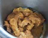 A picture of step 3 of Jatretil mutton gravy masala (jatra food).