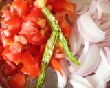 नूडल्स विथ ऑनियन एंड टमाटर (noodles with onion and tamatar recipe in Hindi) रेसिपी चरण 3 फोटो