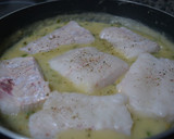 Foto del paso 6 de la receta: Merluza en salsa de ajo y perejil