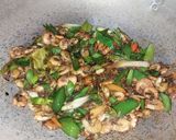 Foto langkah ke 7 dari resep Tumis Udang Cabe Hijau.