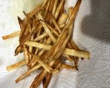 Foto del paso 3 de la receta: Huevo poché con alcachofas confitadas y crujiente de jamón y yuca