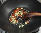 芹菜炒洋菇(簡單料理)的食譜步驟5照片