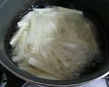 Foto del paso 7 de la receta Matambre tiernizado a la pizza con patatas, ajos y pimientos fritos