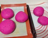 Foto langkah ke 8 dari resep Red Dragon Fruit Bun - Banh Mi Thanh Long Nui.