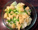 Foto del paso 2 de la receta: Ensalada tropical con pollo
