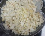 A picture of step 4 of Chicken cheese white sauce farfalle pasta.