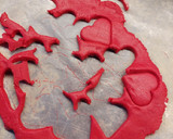 Foto del paso 1 de la receta: Alfajorcitos rojos de corazón ❤