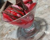 صورة لخطوة 1 من وصفة ايس كريم فراوله اممم 😋 بنة مثل محلات