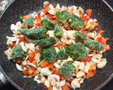 Foto del paso 1 de la receta: Revuelto de merluza con verduras
