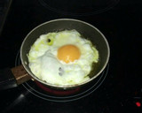 Foto del paso 1 de la receta: Huevos fritos trufados con miga de pan de payés
