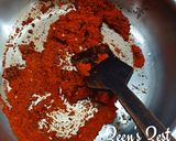 A picture of step 3 of Fresh Red Chilli Oil.