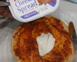 A picture of step 3 of Onion capcicum tomato pizza.