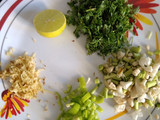 લીલા લસણ મરચા ની ચટણી (Green Garlic Marcha Chutney Recipe In Gujarati)