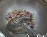 A picture of step 2 of Cucumber and Lettuce Soup.