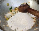 A picture of step 3 of South Indian upma.