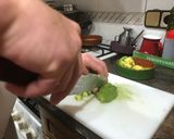 Foto del paso 2 de la receta Conos y volovanes rellenos de cóctel de gambas