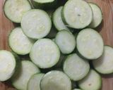 Foto del paso 1 de la receta: Parrillada de chorizo y zuchinni