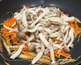 A picture of step 11 of Stir-Fried Tofu Skin with Oyster Sauce and Two Mushrooms.