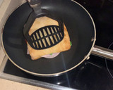 Foto del paso 5 de la receta: Sándwich de jamón, doble de queso y sobrasada