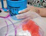 Foto langkah ke 2 dari resep 71.Pink Jelly Yakult drink with real Orange.