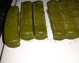 A picture of step 7 of Matcha green chocolate bars.