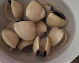 Foto del paso 1 de la receta Plumas con langostinos, almejas y verduritas