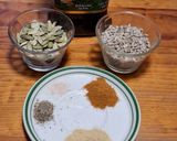 Foto del paso 1 de la receta: Semillas de calabaza y girasol doradas con especias