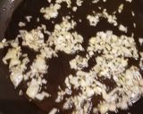 Foto del passaggio 1 della ricetta Cipolle salsiera in agrodolce