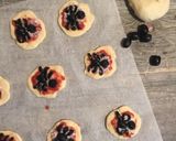 Foto del passaggio 4 della ricetta Pizzette ragnetto