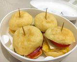 Foto langkah ke 3 dari resep Mini Burger with KSB Bun untuk Bento Anak.
