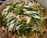 Foto langkah ke 1 dari resep Tumis pedas daun bawang rambut (masakan bengkulu).