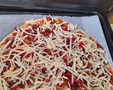 Magyaros házi pizza, ahogy a férjem szereti recept fázis 5 fotója