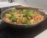 Foto del paso 5 de la receta: Garbanzos de bote salteados con Tomate, Lechuga y Burrata