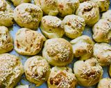 Foto del paso 6 de la receta: PANCITOS SABORIZADOS CON DOS TIPOS DE QUESOS (premezcla con levadura) 🤩😋😋🥯🧀🥖😍