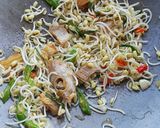 Foto langkah ke 3 dari resep Tauge cah ikan asin.