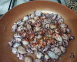 Foto del paso 1 de la receta: Garbanzos con calamares