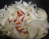 Foto del paso 7 de la receta: Wok de zanahoria y cebolla con salchichas