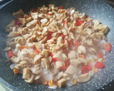 Foto del paso 2 de la receta: Pastel de coliflor con verduritas 🍅🥕🌶️ 🍄