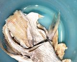 Foto langkah ke 1 dari resep Tumis daun singkong + ikan asin.